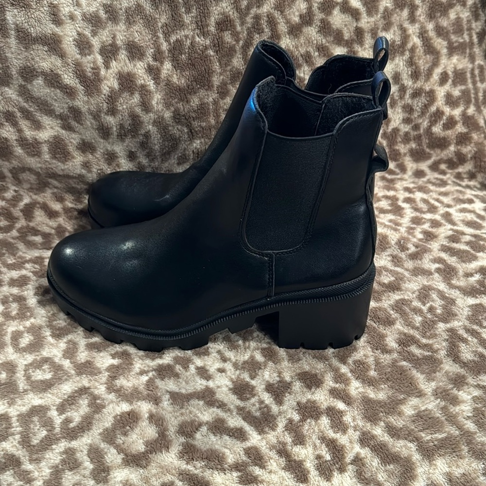 Women’s Chelsea boots. Black, new never worn, euro 39, sz. 9